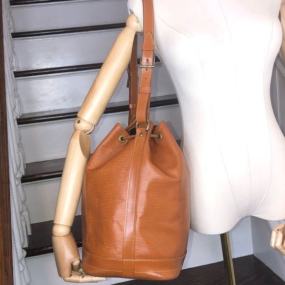 LOUIS VUITTON Cipango Gold Noe Epi Leather Tote Drawstring Bucket Shoulder Bag - Picture 3 of 17